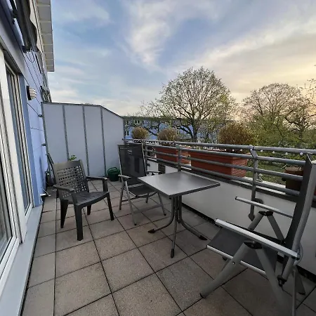 Maisonette Penthouse Fuer 8 Personen By Rabe - Free Netflix & Kostenloser Parkplatz & Grosse Terrasse Διαμέρισμα Καρλσρούη